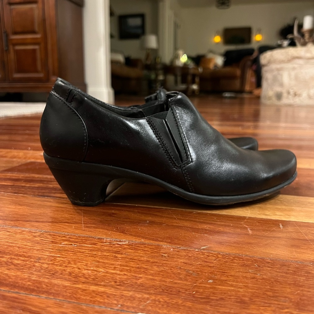 Dansko Black Leather Pumps